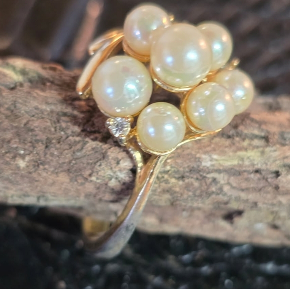 Elegant Pearl and Diamond Cluster Gold Ring - Picture 4 of 4